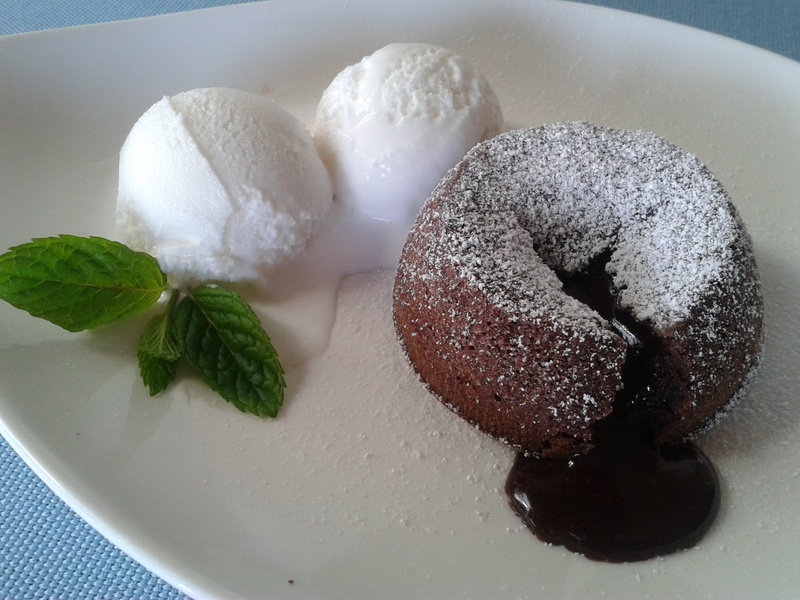 CHOCOLATE FONDANT ja vanil  jäätis