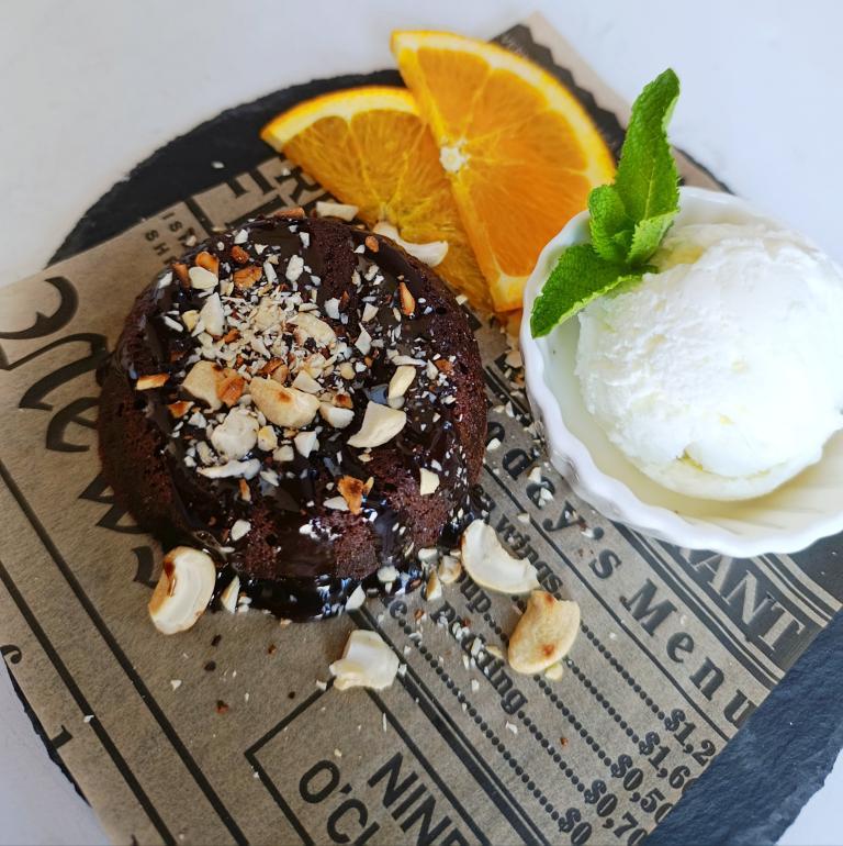 CHOCOLATE FONDANT ja vanil  jäätis